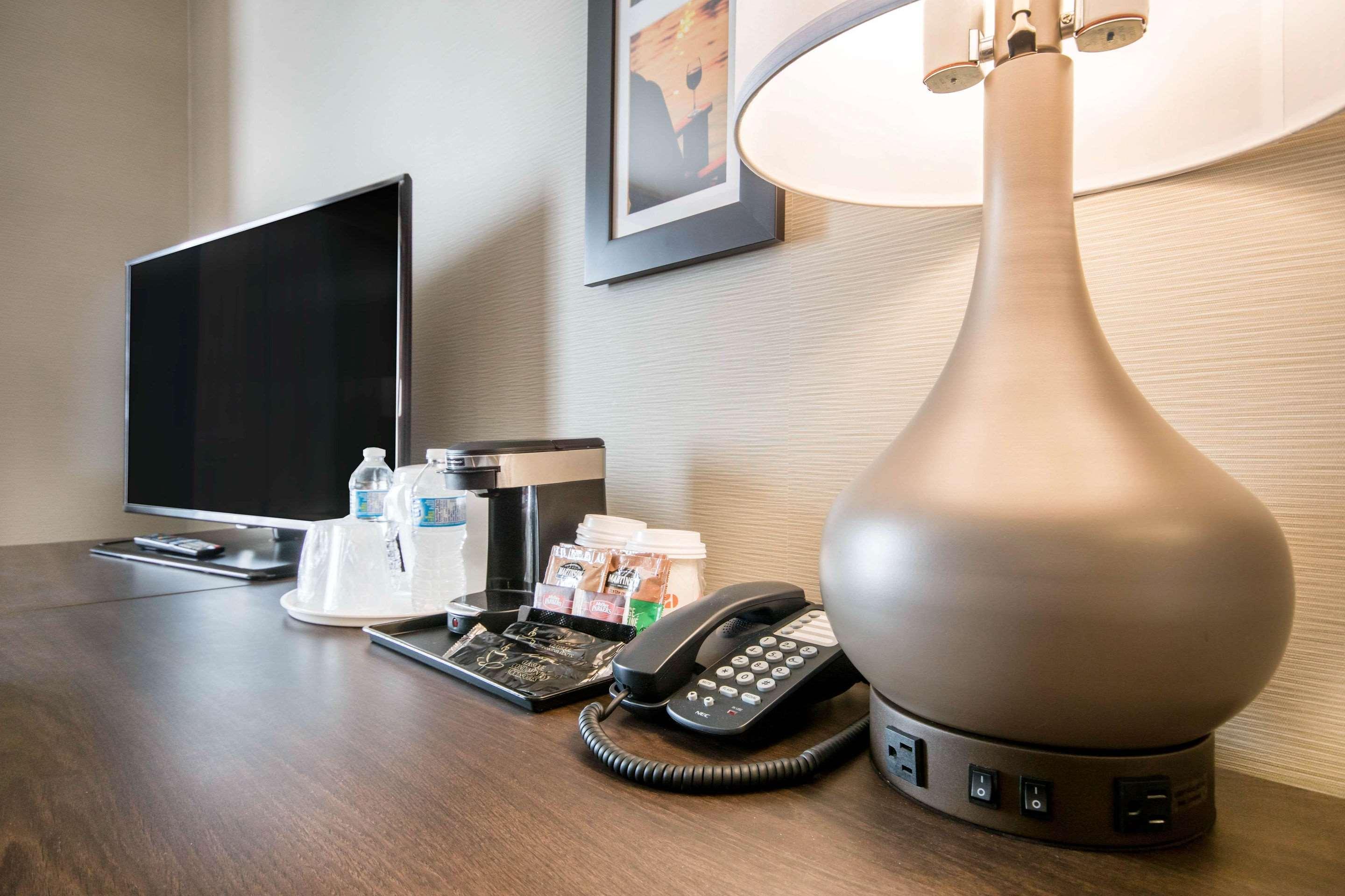 Comfort Inn & Suites מריט מראה חיצוני תמונה