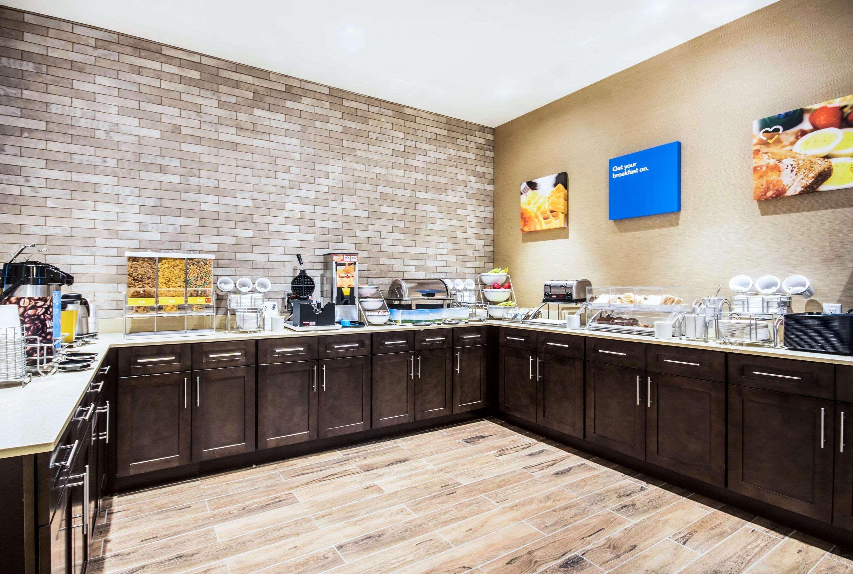 Comfort Inn & Suites מריט מראה חיצוני תמונה
