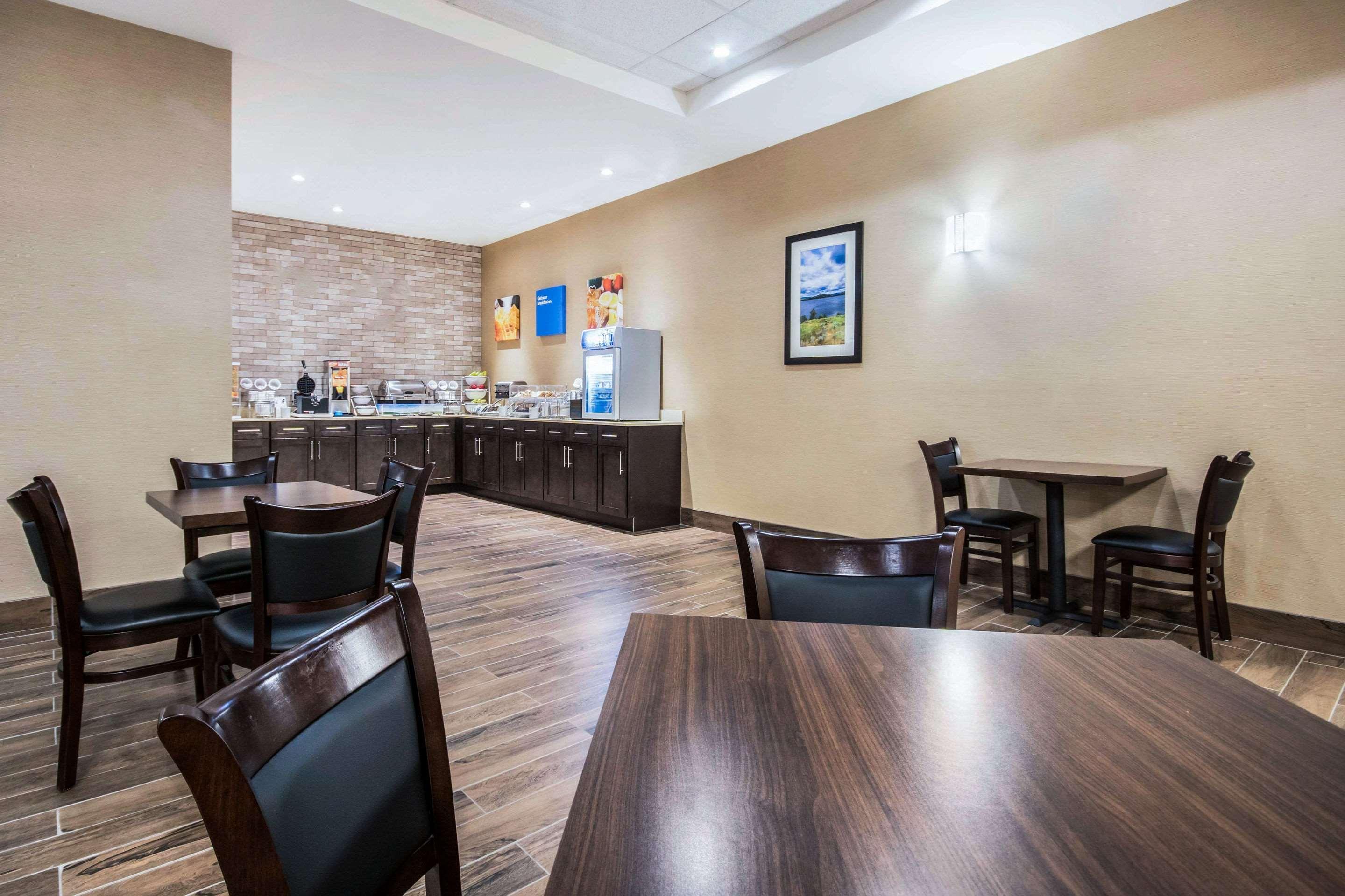 Comfort Inn & Suites מריט מראה חיצוני תמונה