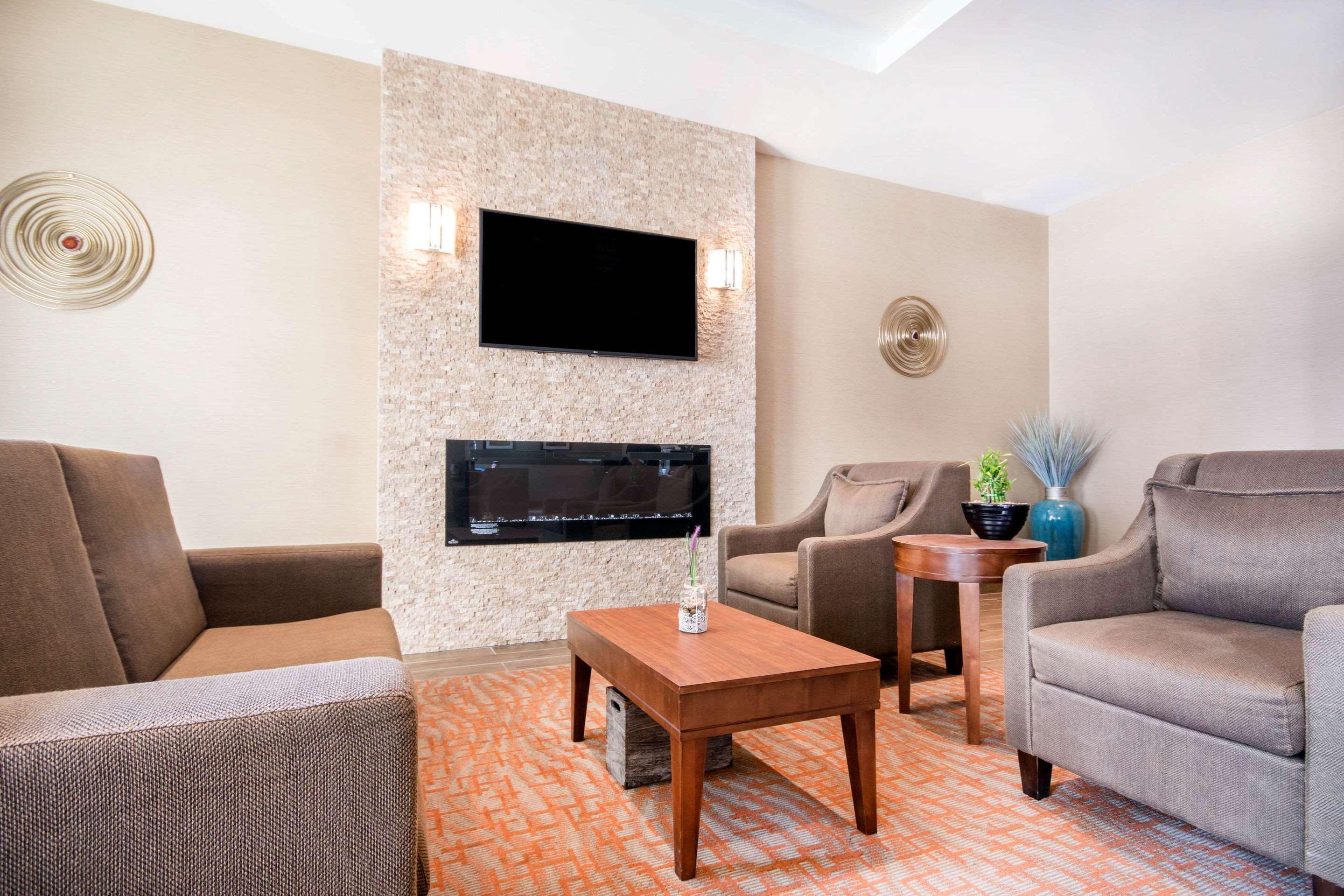 Comfort Inn & Suites מריט מראה חיצוני תמונה