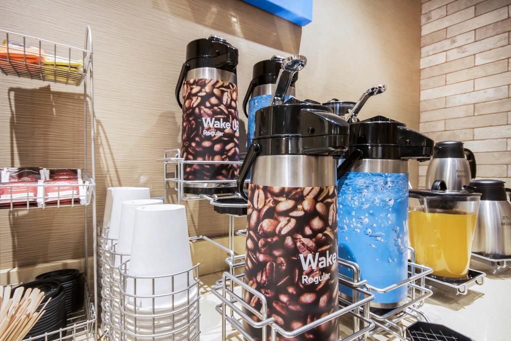 Comfort Inn & Suites מריט מראה חיצוני תמונה