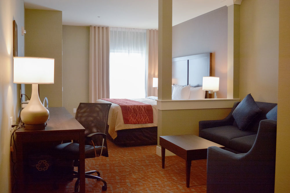 Comfort Inn & Suites מריט מראה חיצוני תמונה