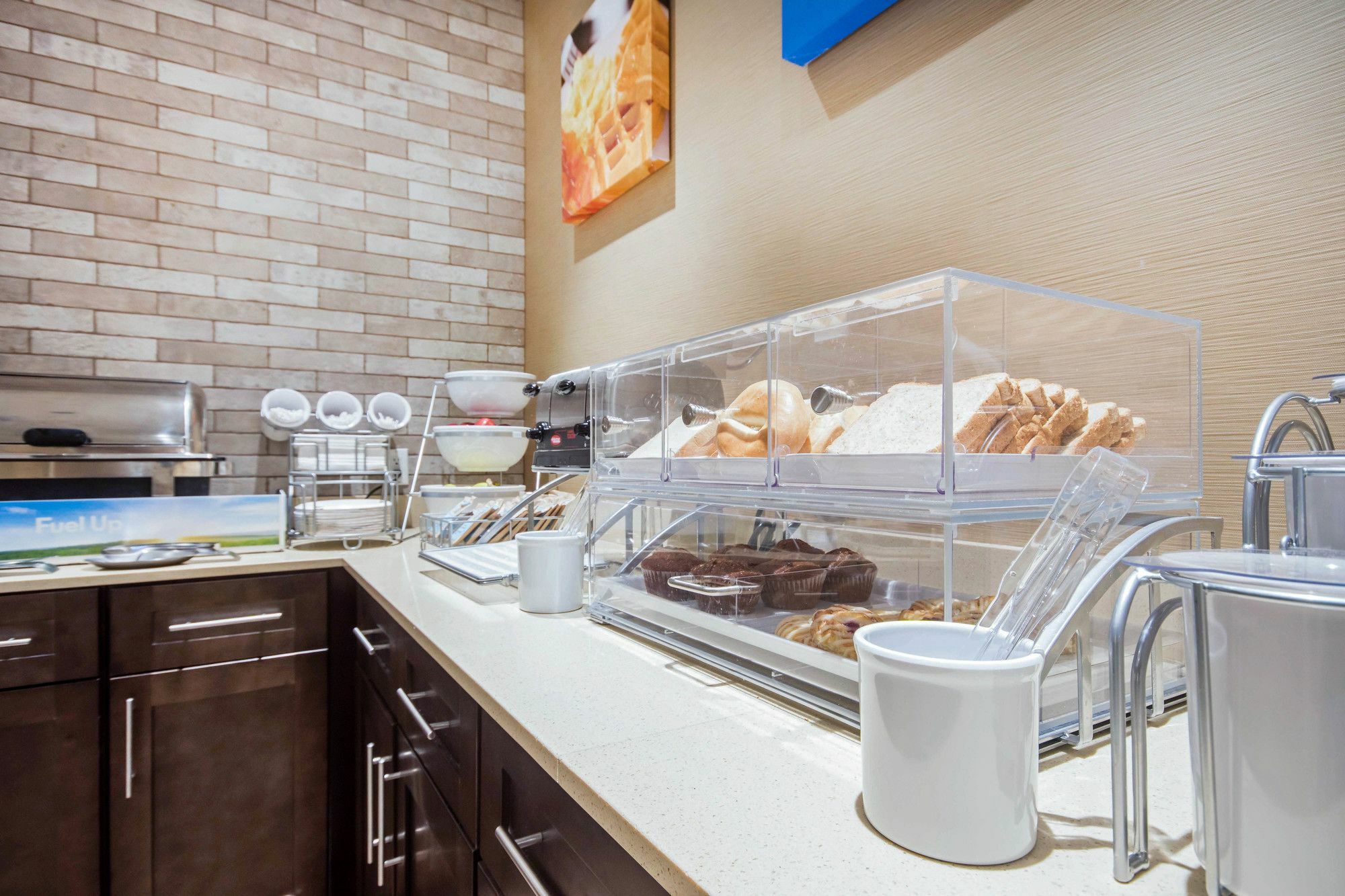 Comfort Inn & Suites מריט מראה חיצוני תמונה